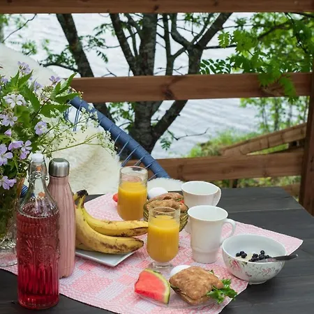Luxuszelt Glamping-teltta Reisjaerven Rannalla *