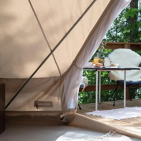 Campo de lujo Glamping-teltta Reisjaerven Rannalla Reisjärvi