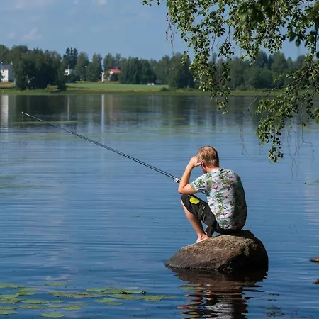 Campo de lujo Glamping-teltta Reisjaerven Rannalla
